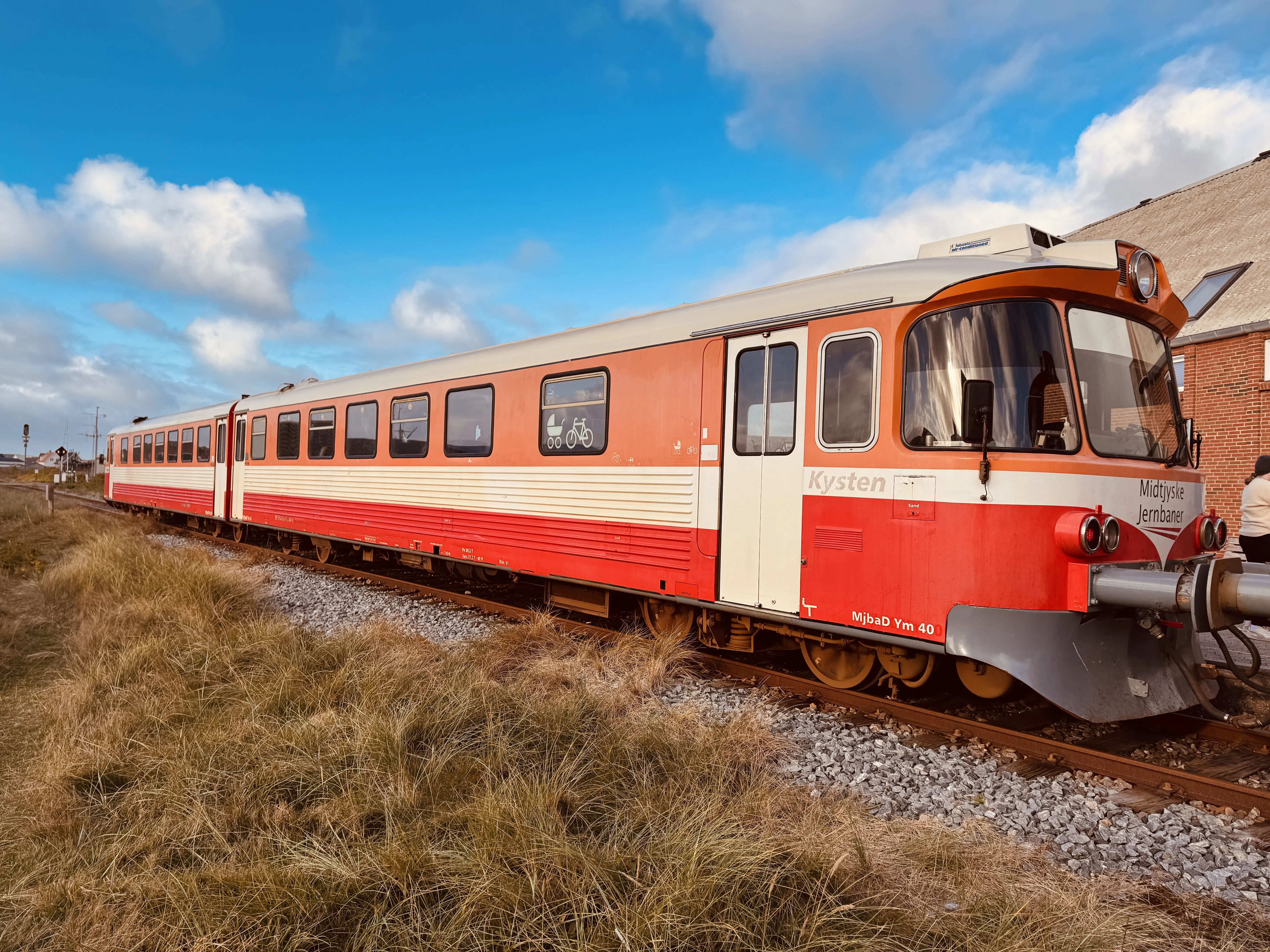 Billede af MjbaD YM 40, tidligere OHJ-HTJ YM 56 fotograferet ud for Thyborøn Havn Trinbræt.