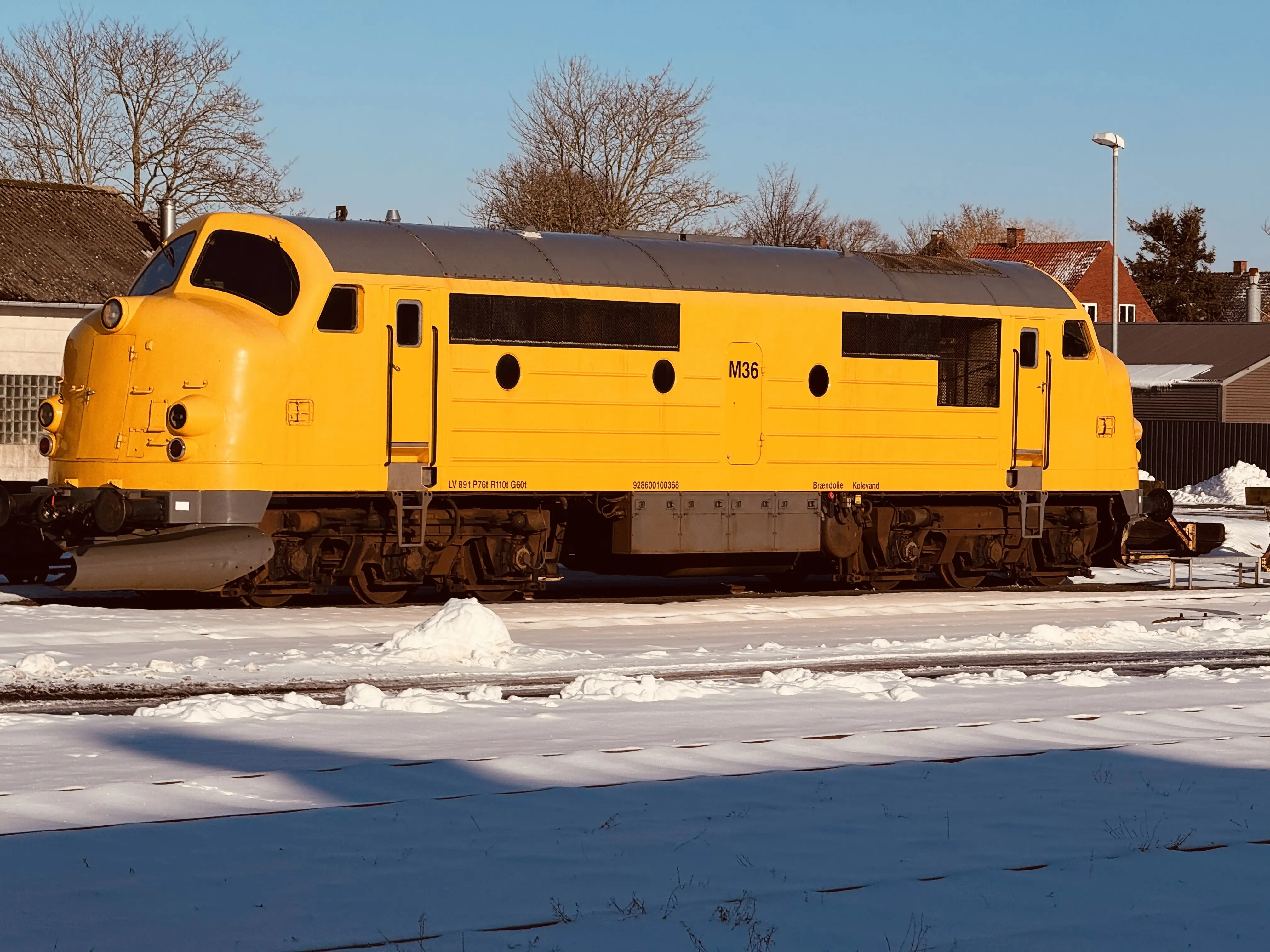 Billede af LT M 36, tidligere DSB MX 1043 fotograferet ud for Nakskov Station.