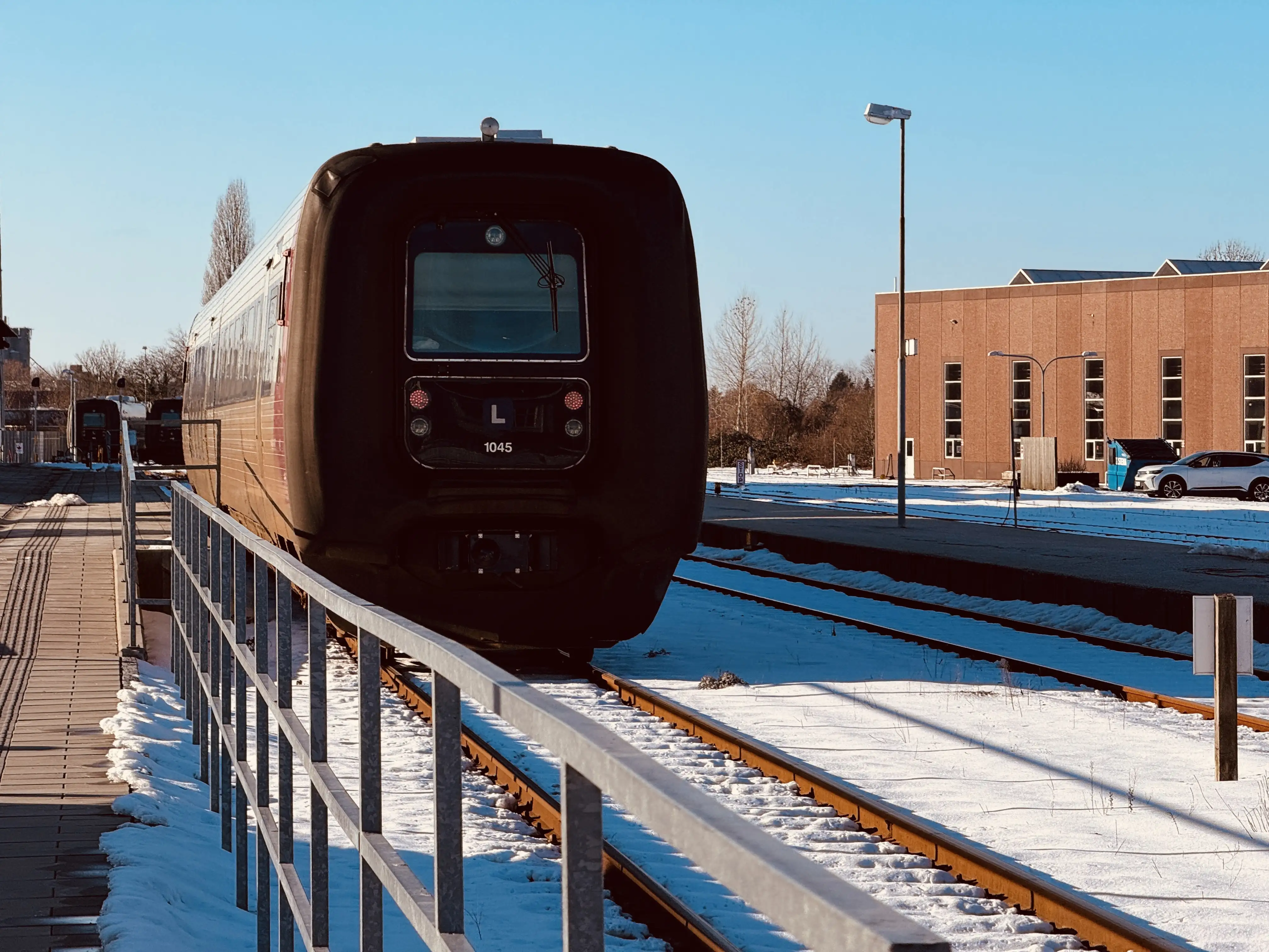 Billede af LT MF 1045, tidligere GDS-HFHJ MF 1045 fotograferet ud for Nakskov Station. Billede af LT MF 1045, tidligere GDS-HFHJ MF 1045 fotograferet ud for Nakskov Station.