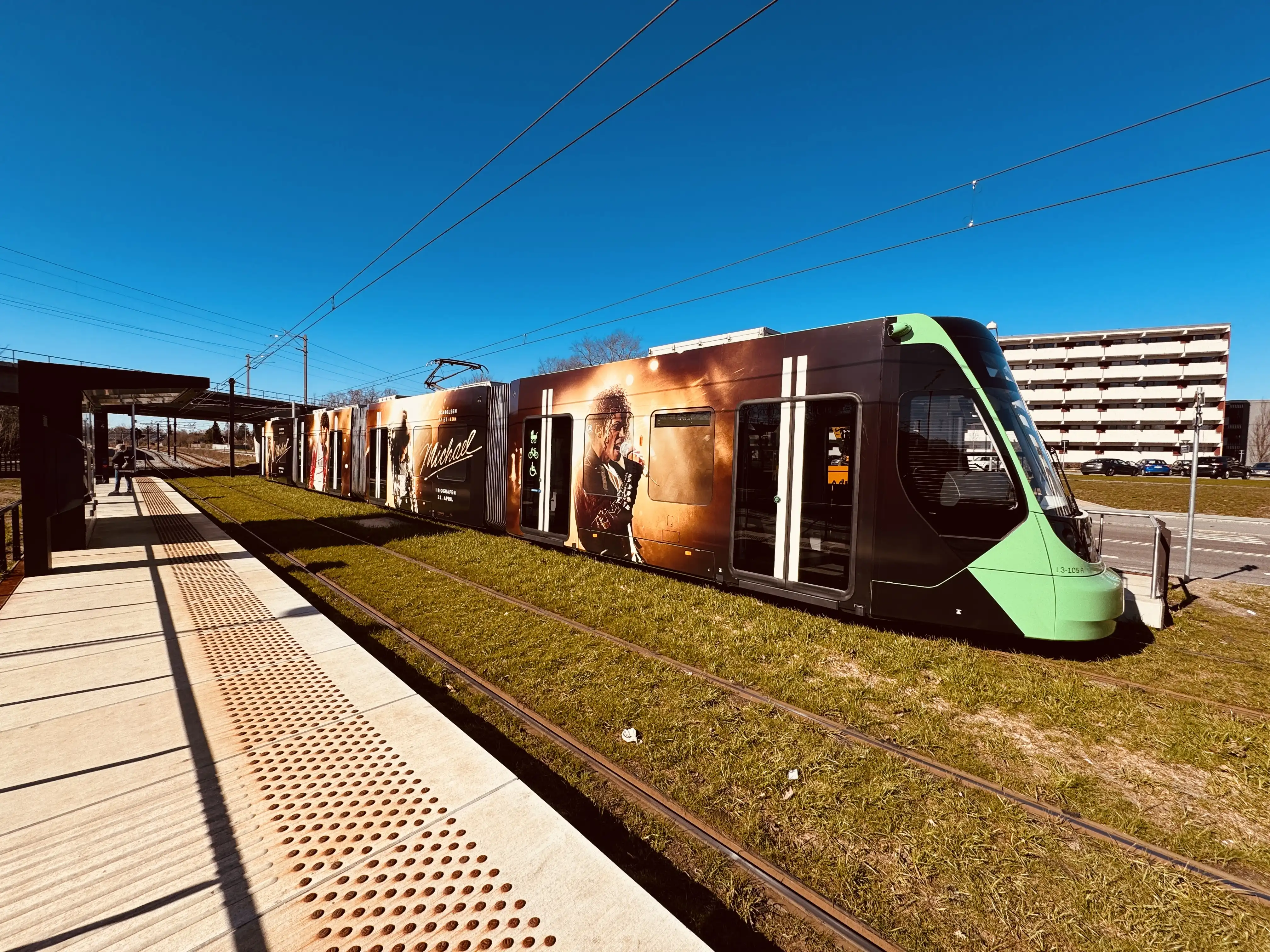 Billede af L3 105 fotograferet ud for Vallensbæk Letbanestation.
