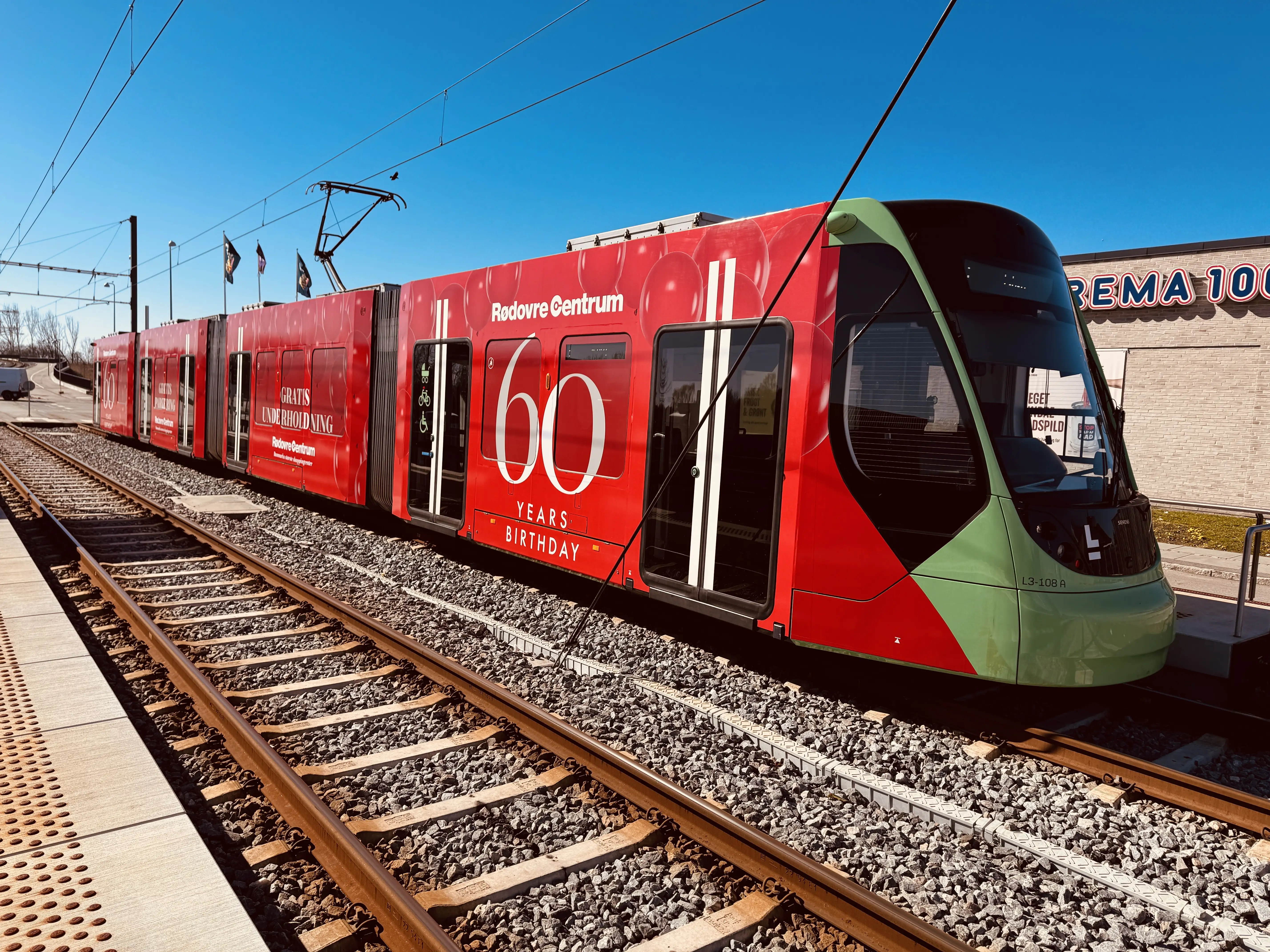 Billede af L3 108 fotograferet ud for Brøndbyvester Letbanestation.