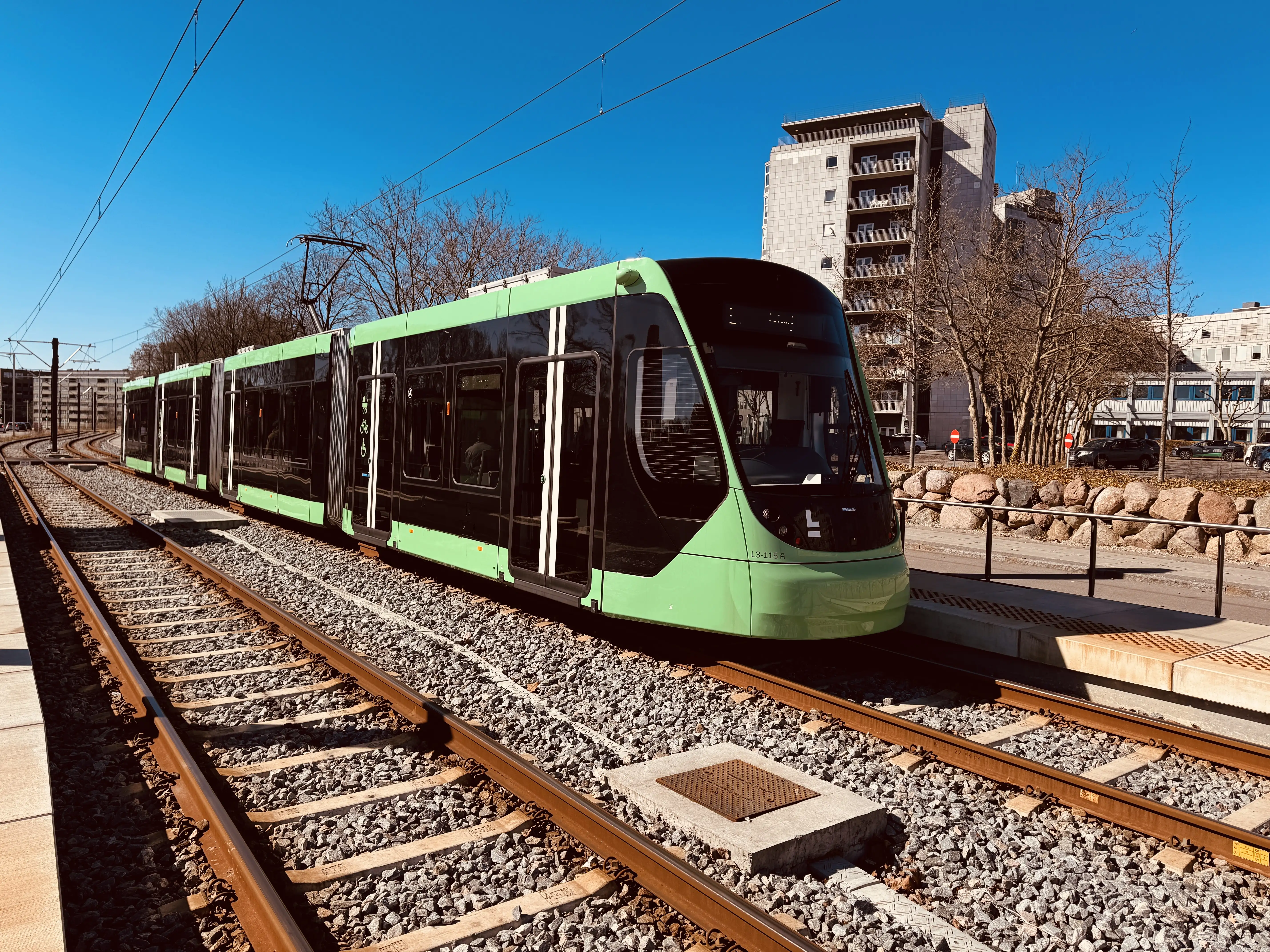 Billede af L3 115 fotograferet ud for Glostrup Hospital - Rigshospitalet Letbanestation.