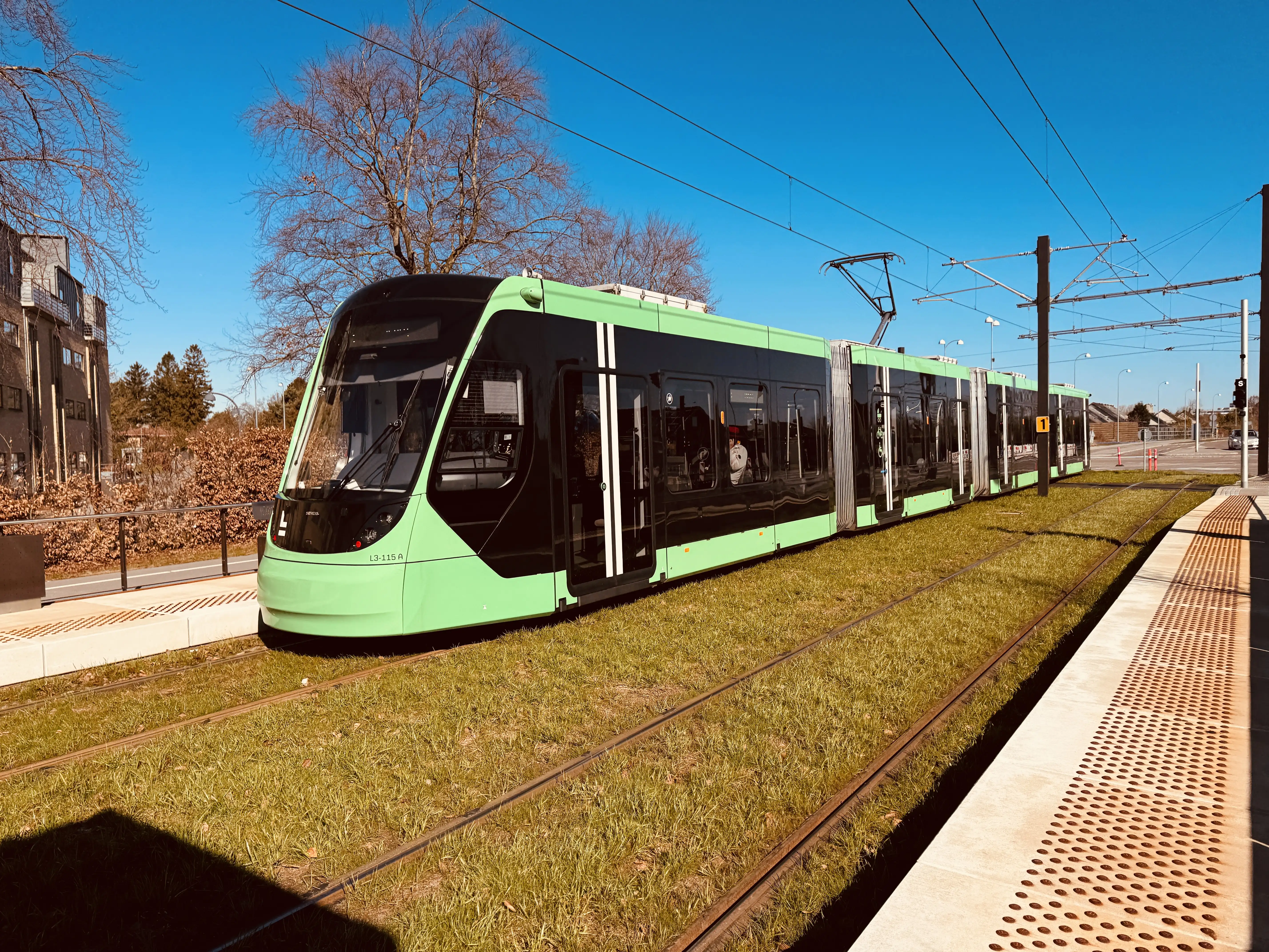 Billede af L3 115 fotograferet ud for Strandhaven Letbanestation.