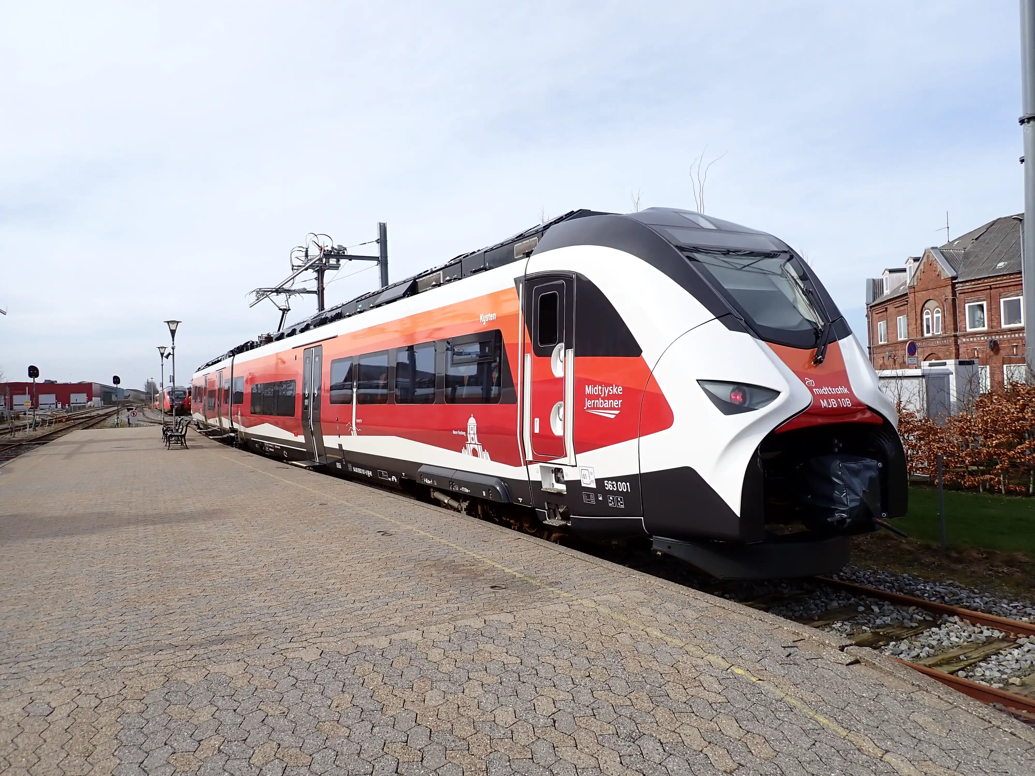 Billede af MJB 10 fotograferet ud for Lemvig Station.