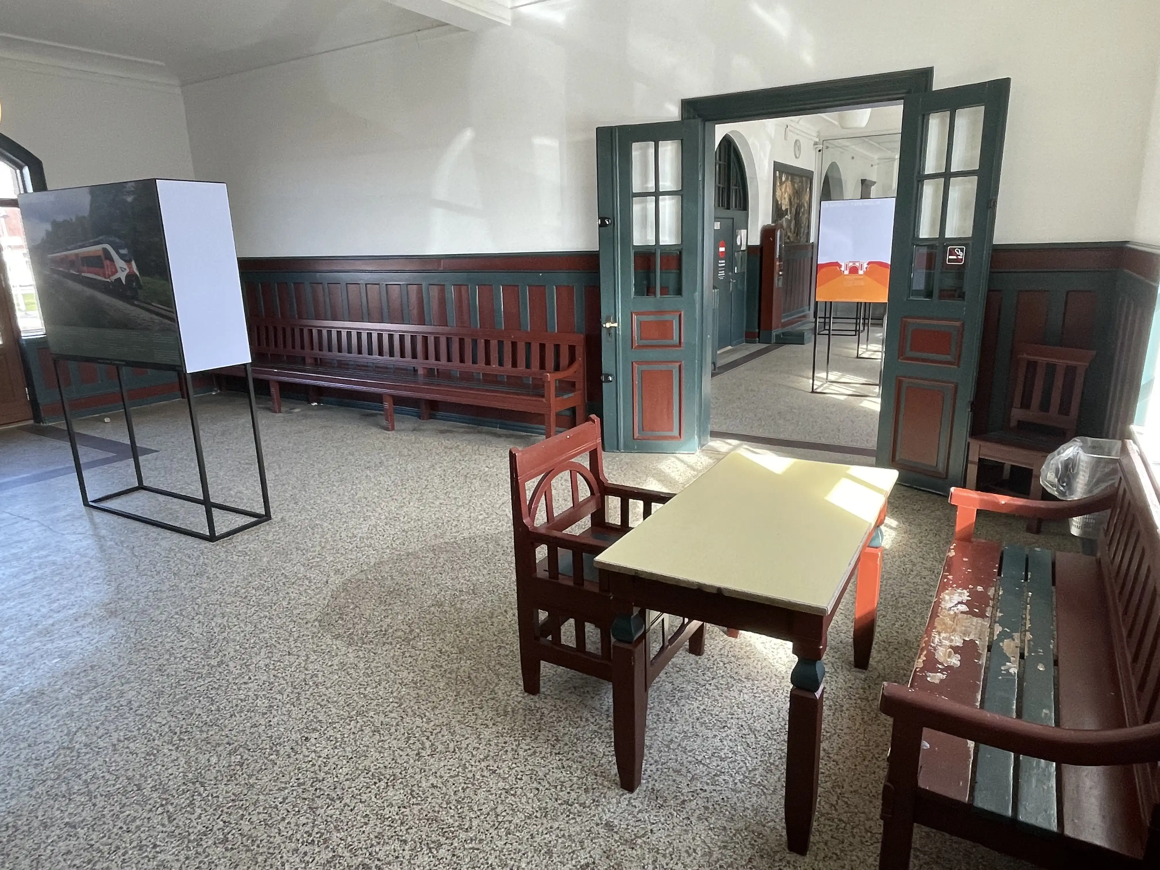 Billede af ventesalen på Lemvig Station.