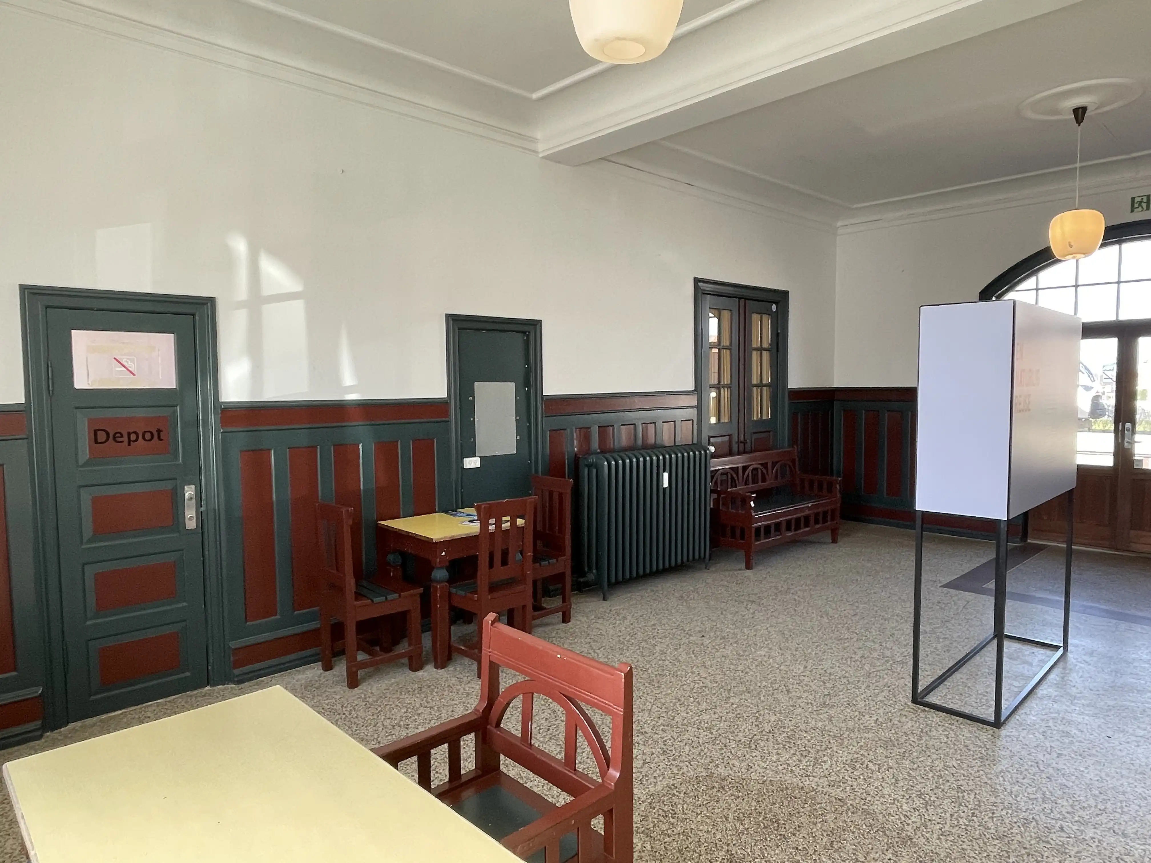 Billede af ventesalen på Lemvig Station.