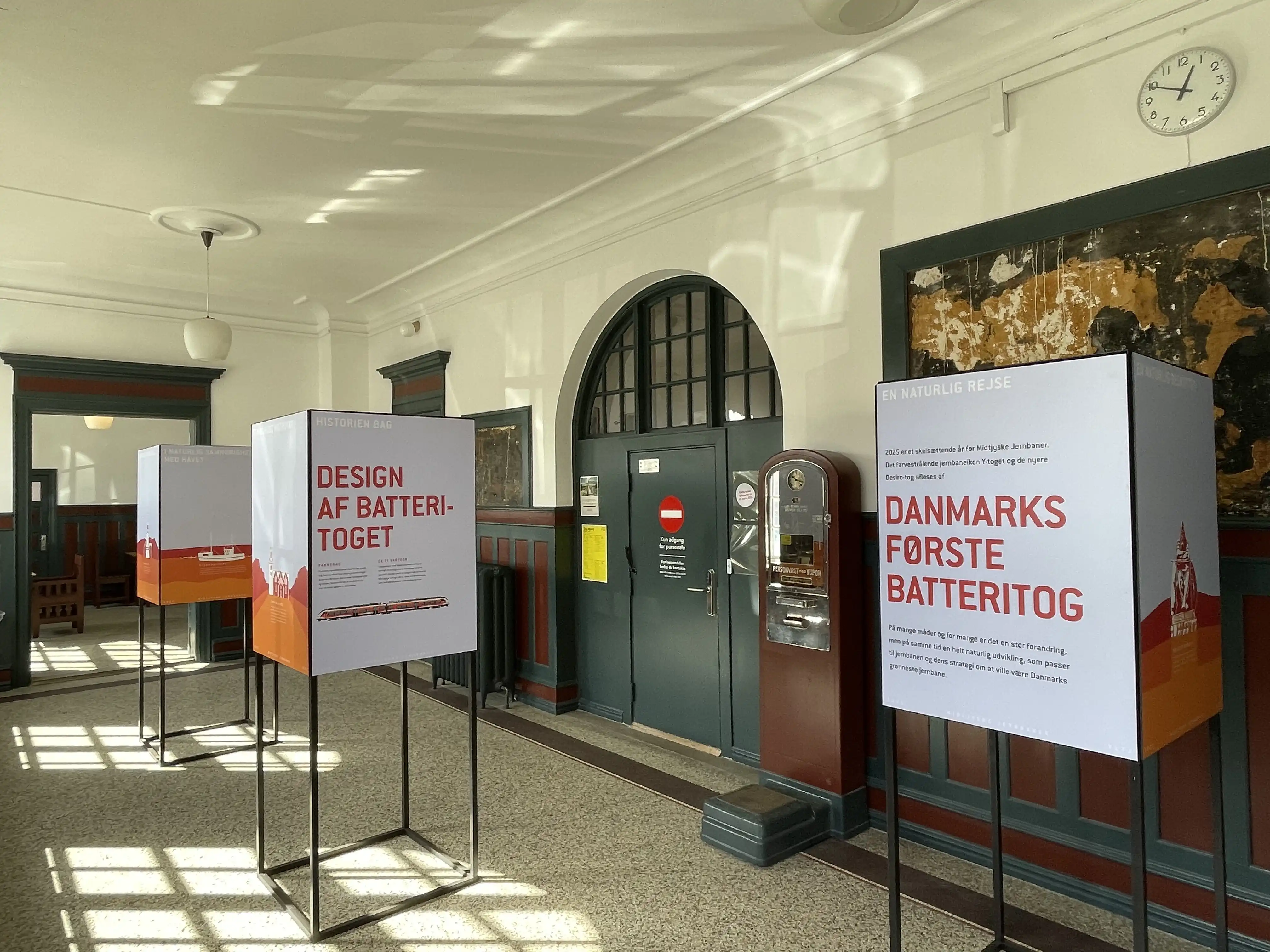 Billede af ventesalen på Lemvig Station.