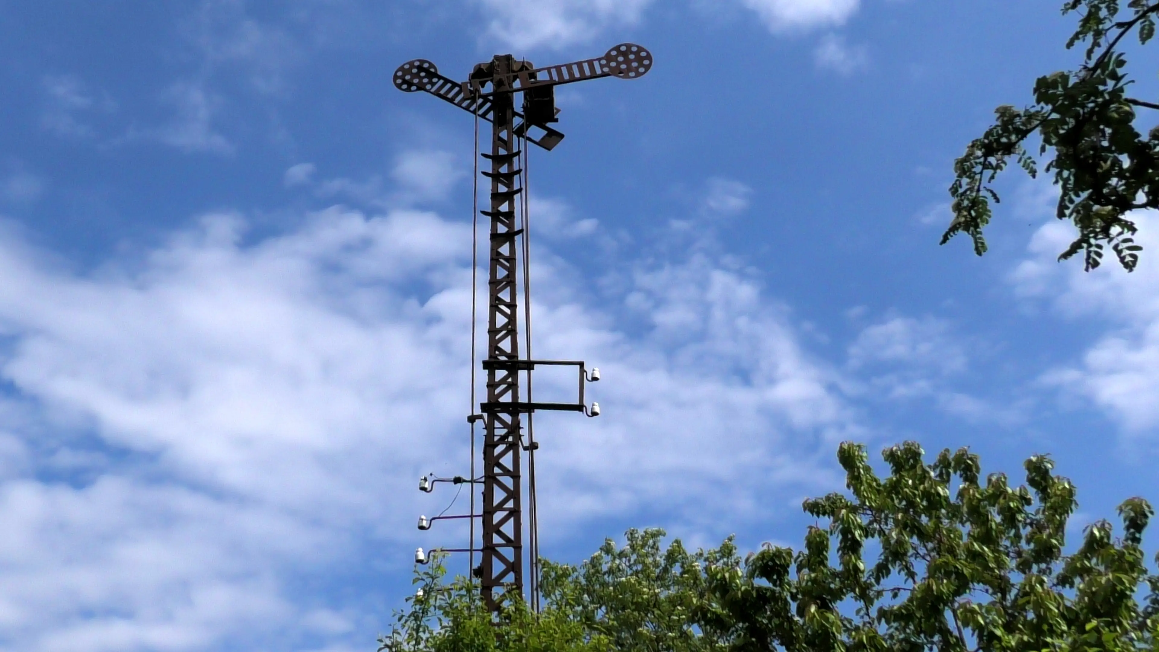 Billede af signalmasten på Flininge Station.