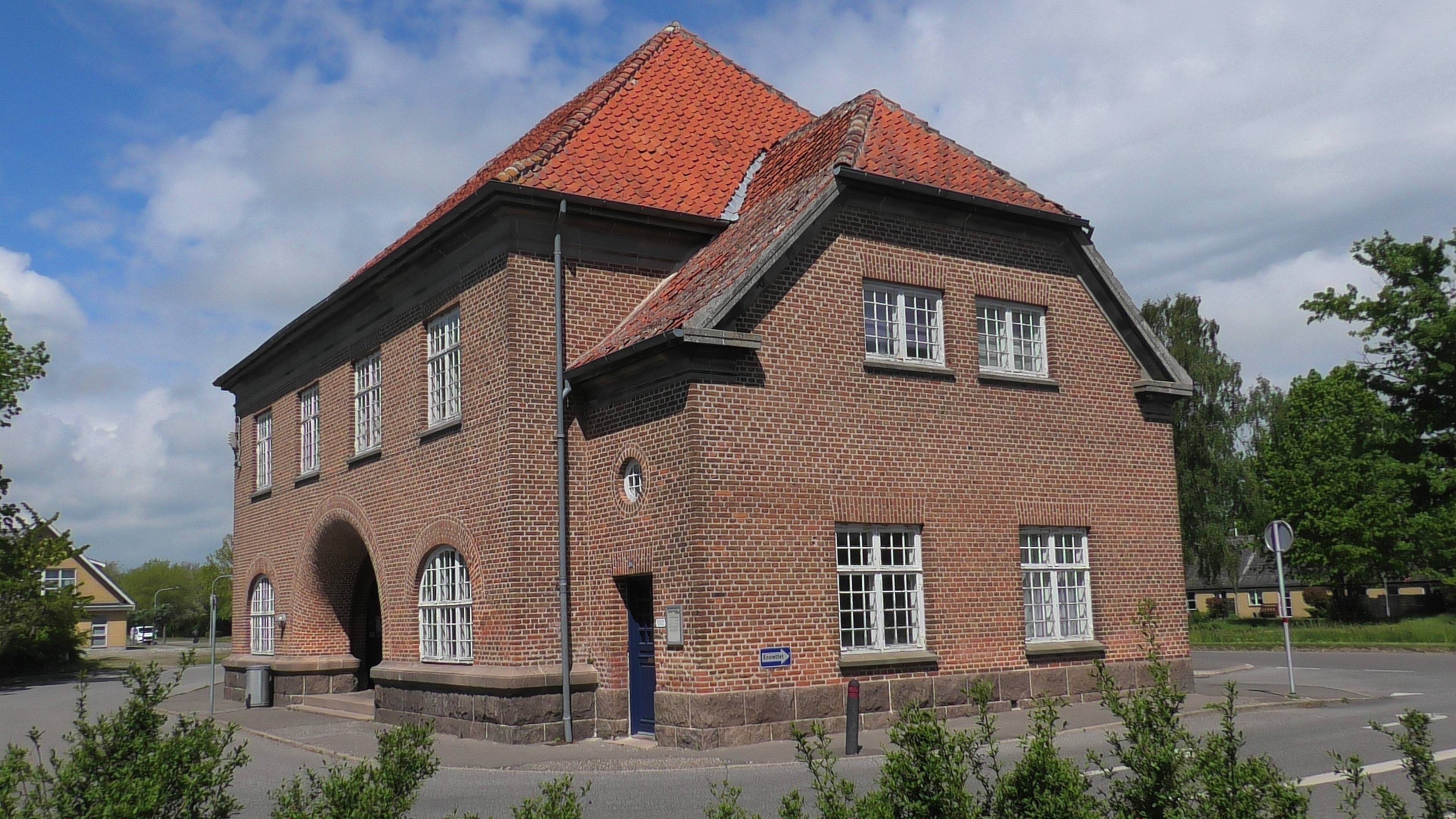 Billede af Nysted Station set fra sydvest.