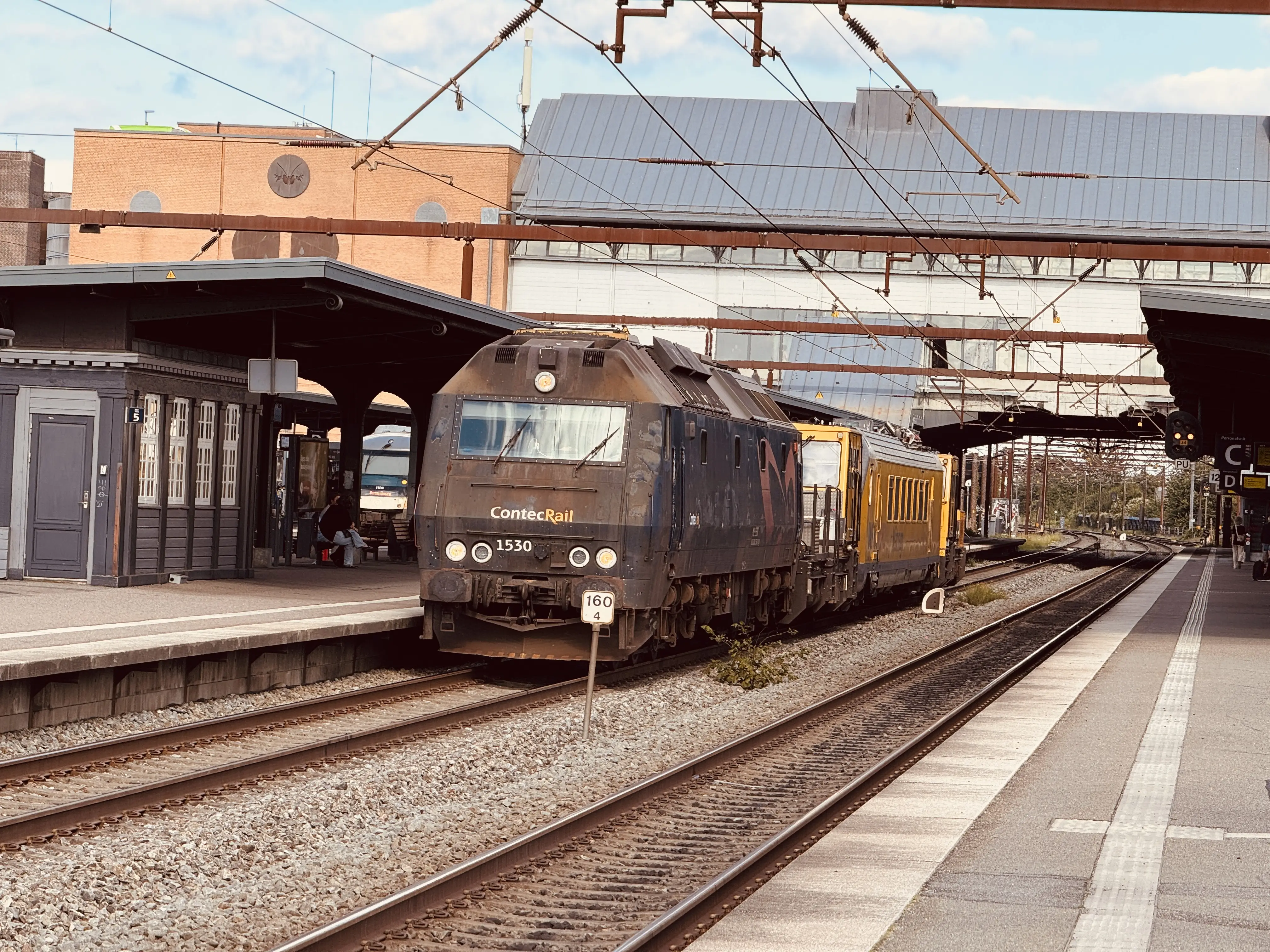 Billede af Contec ME 1530, tidligere DSB ME 1530 fotograferet ud for Odense Banegård Center.
