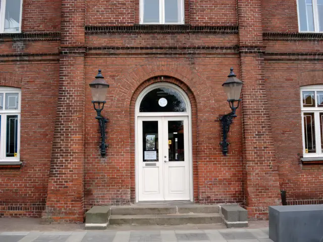 Billede af det gamle indgangsparti på Bogense Station.
