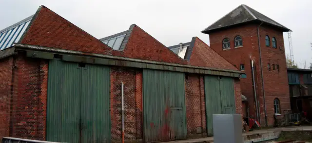 Billede af den gamle remise ved Faaborg Station.