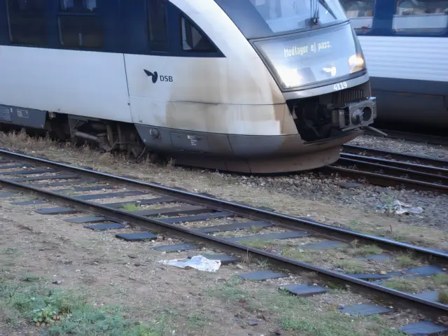 Billede af DSB MQ 4119-4919, som er  afsporet ved Odense Banegård Center.