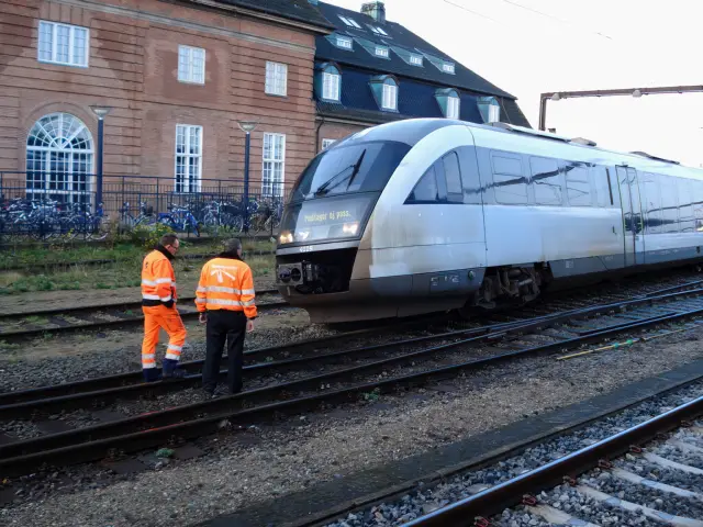 Billede af tog ud for Odense Banegård Center.