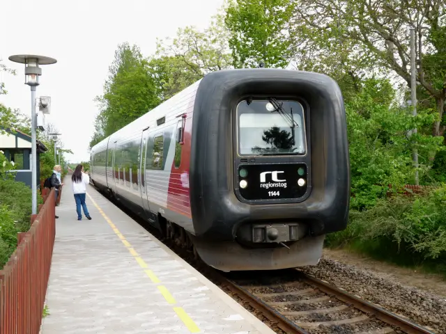 Billede af RT FS 1144, tidligere GDS-HFHJ FS 1144 - fotograferet ud for Avnede Station.