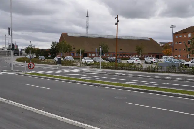 Billede af Aabenraa Nørreport Station, som lå i midten af  billedet. Her set med retning mod Amtsbanegården.