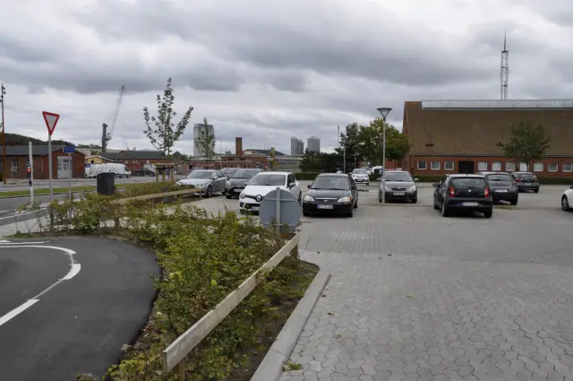 Billede af Aabenraa Nørreport Station, som lå til venstre i billedet. Her set med retning mod Amtsbanegården.