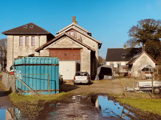 Billede af remisen ved Rødvig Station.