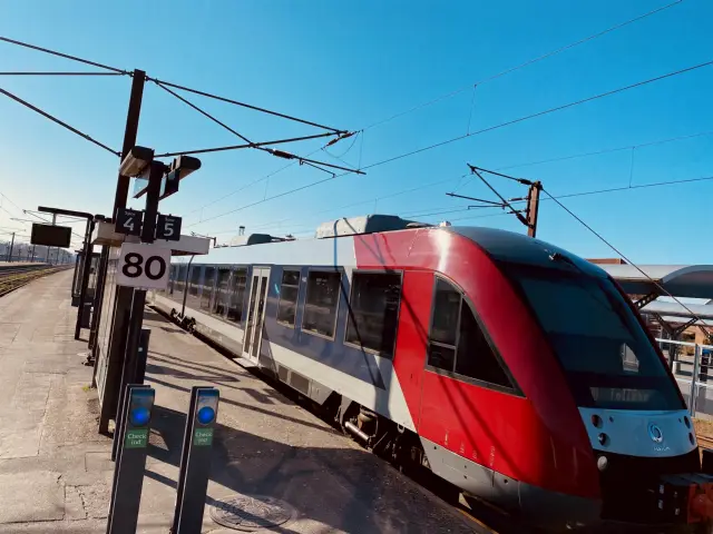 Billede af Tølløsebanens tog på Slagelse Station.