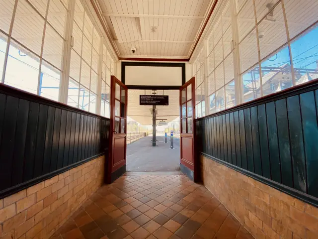 Billede af Charlottenlund Station.