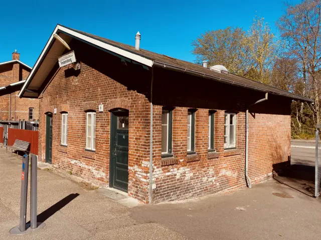Billede af Fredensborg Stations retirade.