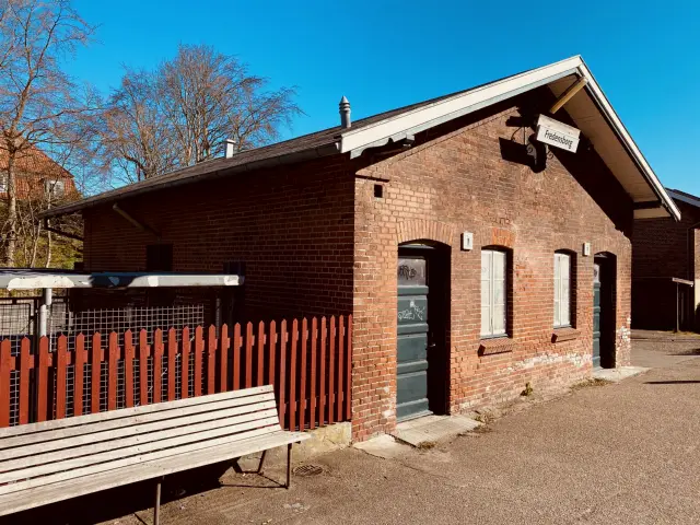 Billede af Fredensborg Stations retirade.