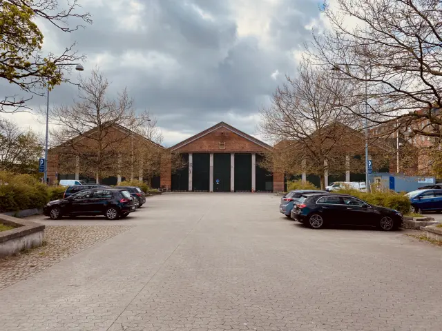 Billede af Sporvognsremisen ved Svanemøllen S-togsstation, som blev opført i 1911 og havde plads til 105 vogne.