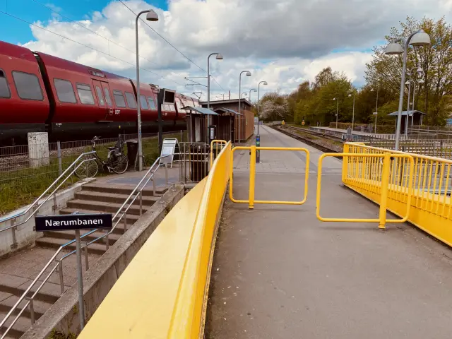 Billede af Jægersborg S-togstrinbræt.