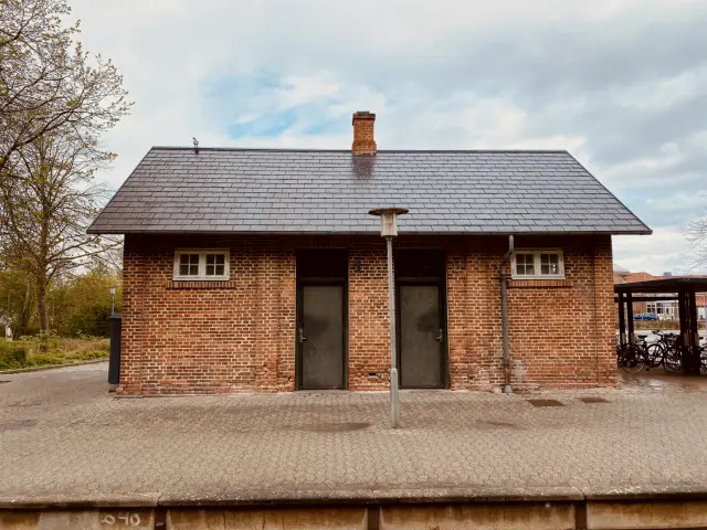 Billede af Ribe Stations retirade.
