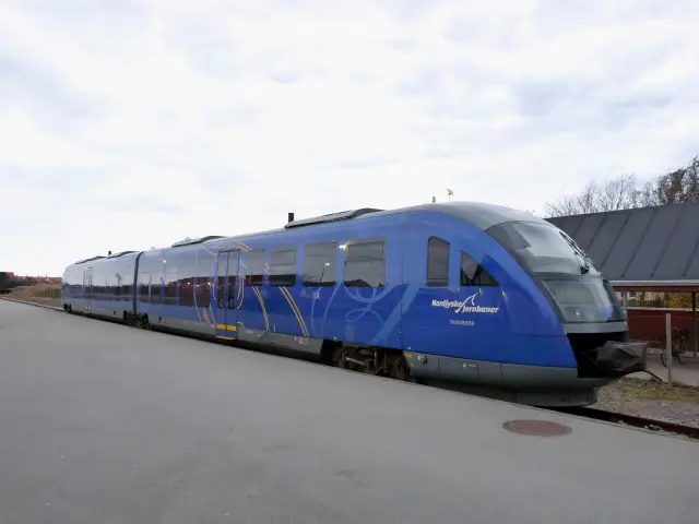 Billede af NJJ DM 504 fotograferet ud for Skagen Station.