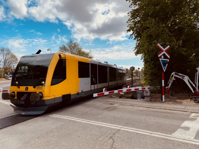 Billede af LNJ Lm 24 ud for Nørgaardsvej Station.