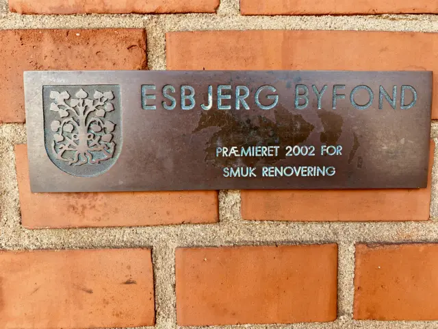 Billede af Esbjerg Station, som blev fredet i 1983 og blev præmieret i 2002 for smuk renovering af Esbjerg Byfond.