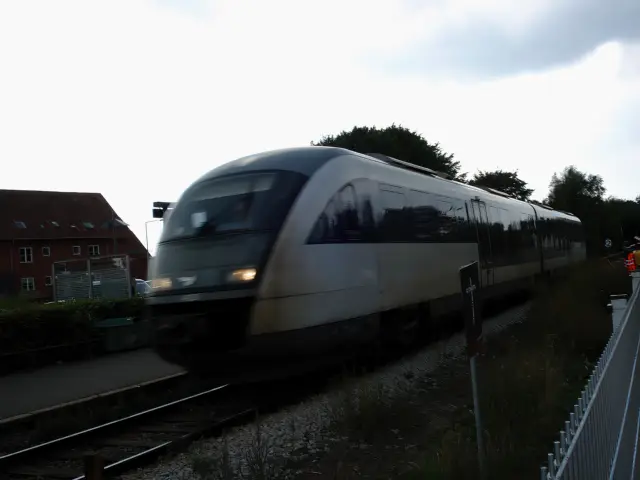 Billede af DSB MQ 4120-4920 fotograferet ud for Hjallese Station.