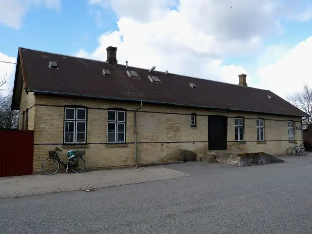 Billede af Viby Sjælland Stations pakhus.