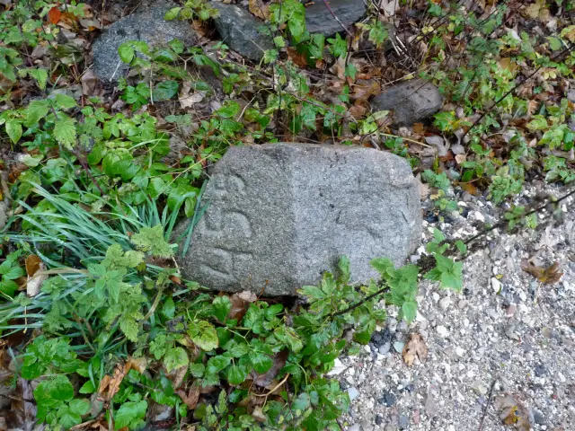 Billede af Bonderup Sjælland Trinbræt - med kilometerstenen 45,5 km fra Ringsted.