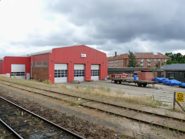 Billede af Holbæk Stations remise.
