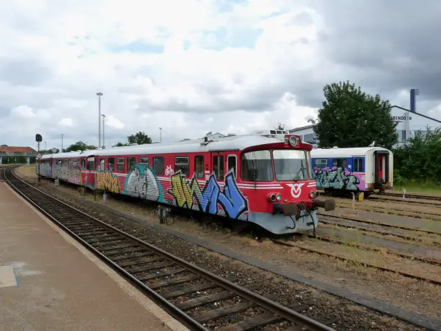 Billede af VL YM 55, tidligere OHJ-HTJ YM 55 - fotograferet ud for Holbæk Station.