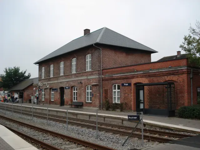 Billede af Ringe Station set fra sporsiden.