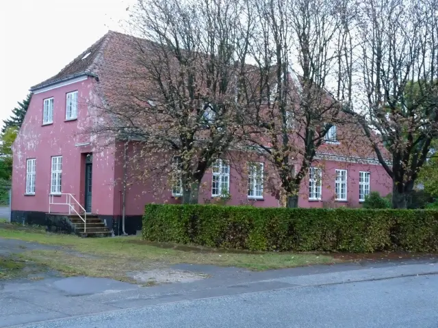Billede af Posthuset over for Skibby Station.
