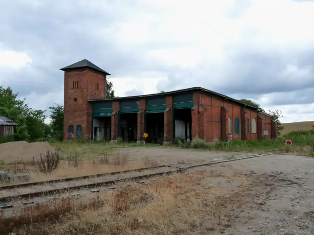 Billede af Tølløse Stations remise.