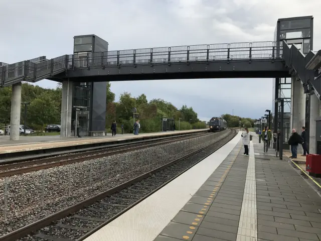 Billede af Tølløse Stations sporareal.