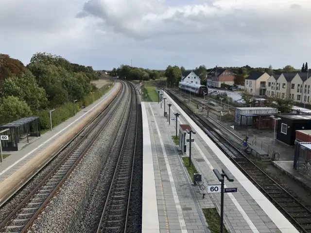 Billede af Tølløse Stations sporareal.