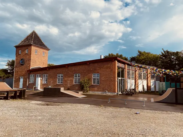Billede af Gilleleje Stations remise.