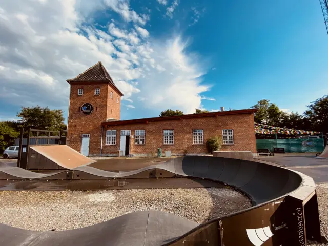 Billede af Gilleleje Stations remise.
