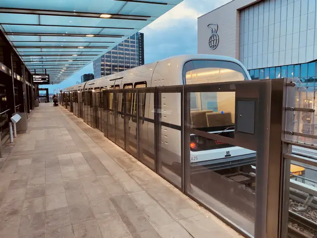 Billede af Ørestad Metrostation.