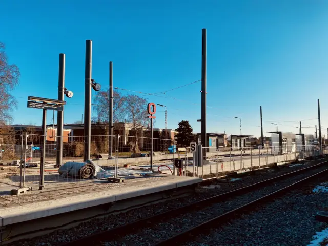 Billede af Hjallese Letbanestation.