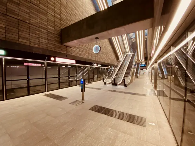 Billede af Nuuks Plads Metrostation.