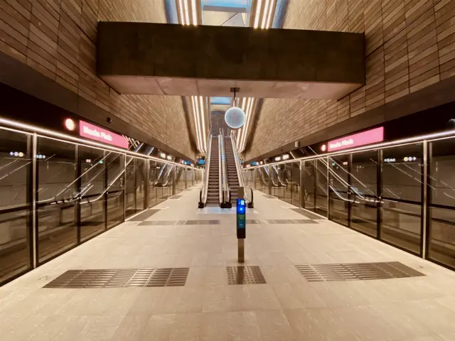 Billede af Nuuks Plads Metrostation.