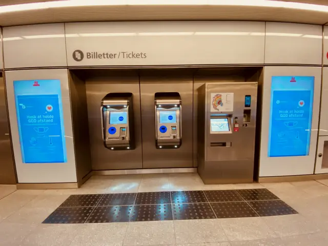 Billede af Poul Henningsens Plads Metrostation.