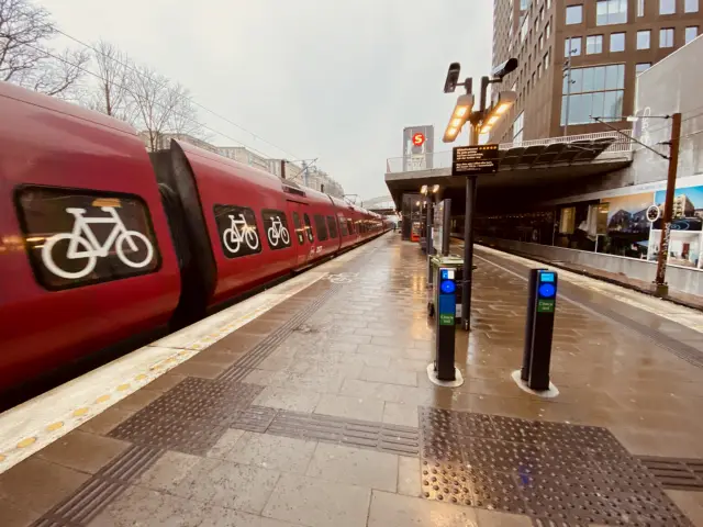 Billede af Carlsberg S-togstrinbræt.
